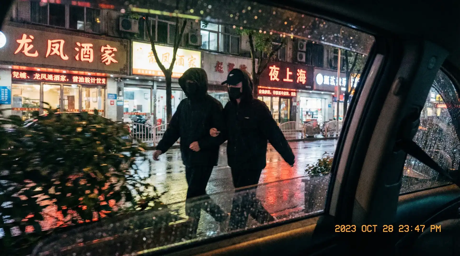 500彩票app - 顶流明星深夜密会现场抓拍照片